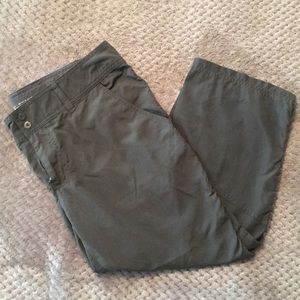 Columbia Olive Green Crop Pants . Sz 8